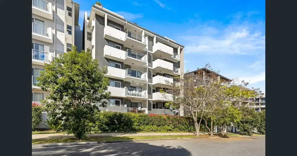 Kedron 2 Bedroom Stylish, Modern & Perfectly Positioned!