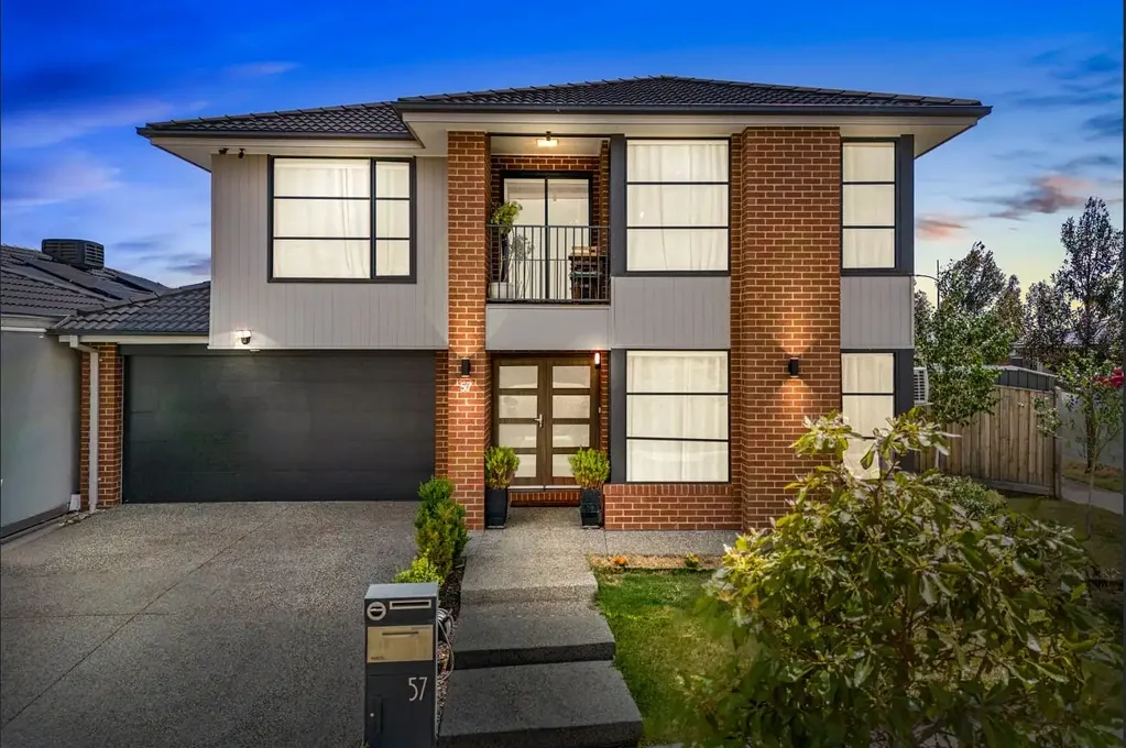 Weir Views 4Moenga Two Floors of Pure Perfection!