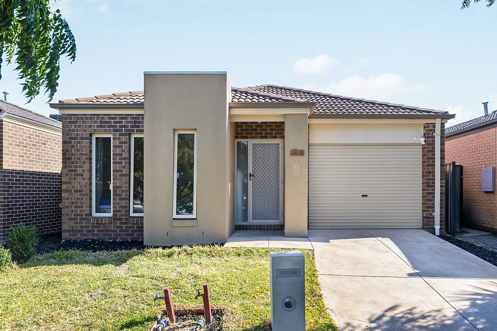 11 Falls Avenue, Craigieburn, VIC 3064