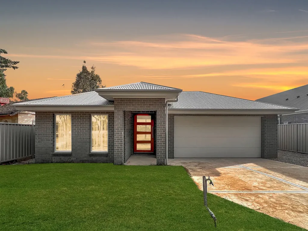 Benalla 4 Bedroom Modern 4-Bedroom Home for Sale: Perfectly Located and Ready for Your Personal Touch!