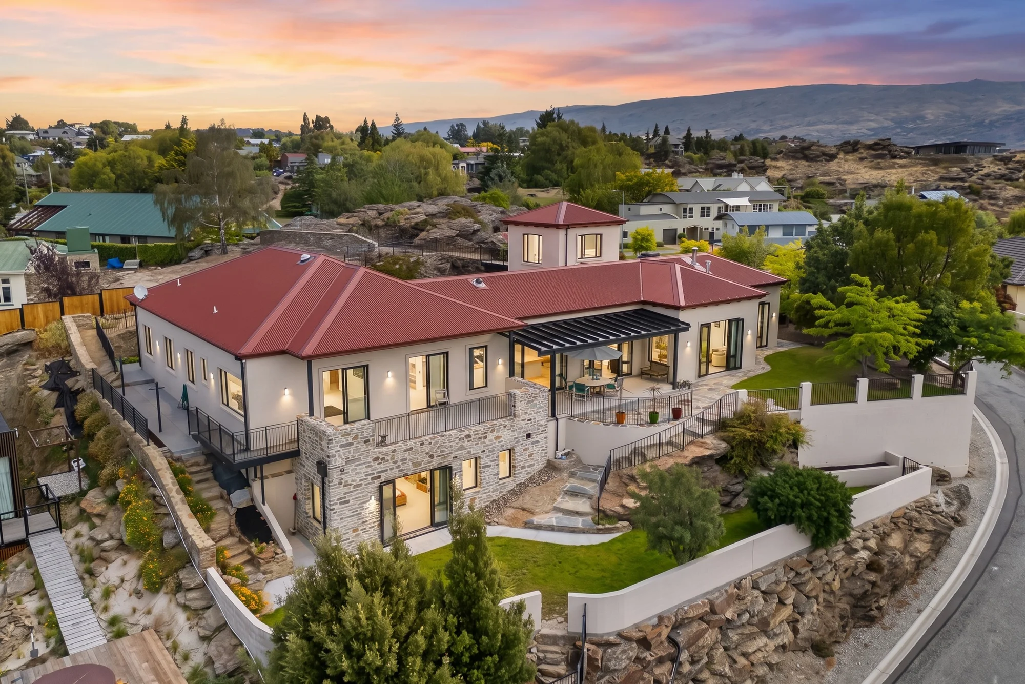 Bridge Hill 5 Bedroom Elevated Luxury with Panoramic Views