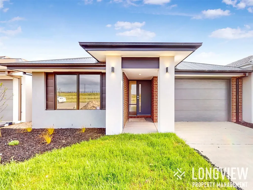 Modern Family Home in a Convenient Cranbourne East Location