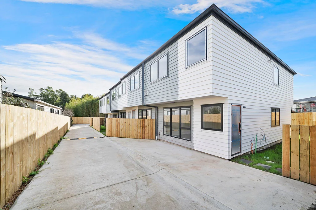 Papatoetoe 2 Bedroom Modern Family Living in the Heart of Papatoetoe
