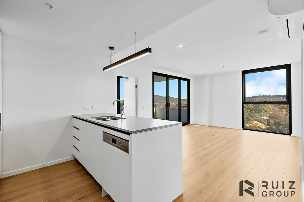 Dickson 2ਬੈੱਡਰੂਮ Sunlit Comfort with Mountain Views in the Heart of Dickson