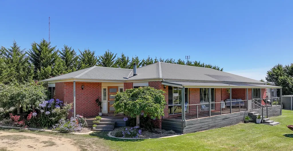 Longford 4 Bedroom **Price Reduction** Rural Retreat on 3.3-acres