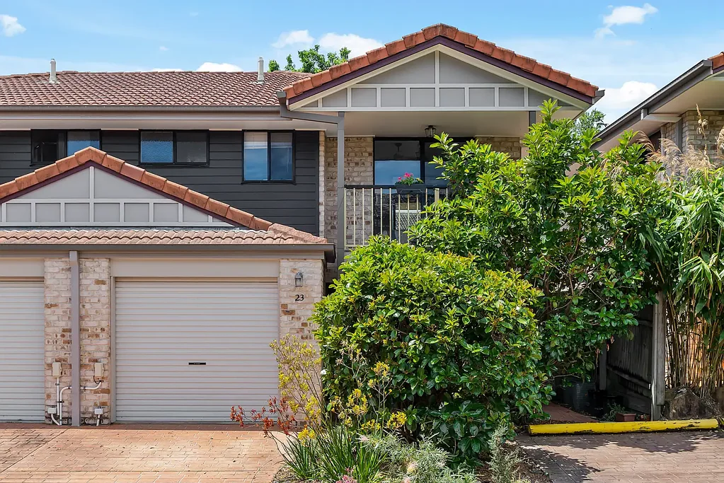 Moorooka 3Kwarto Stylish Renovated Townhouse in Secure Resort-Style Complex