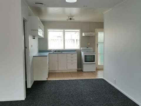 Lovely 2 bedrooms with new carpet and heat pump