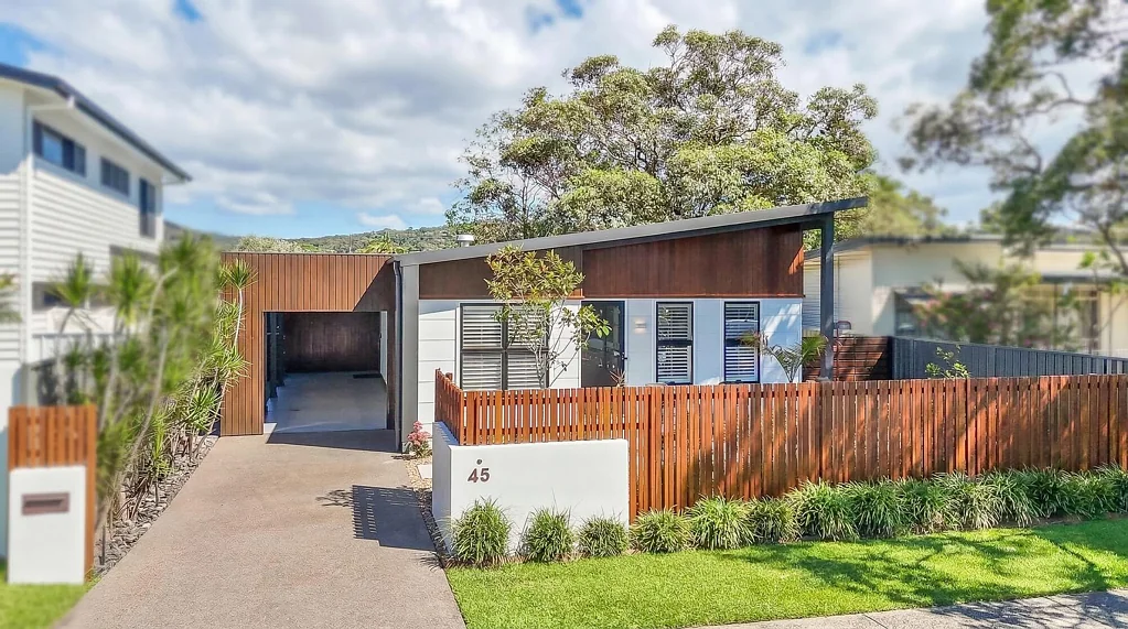 Umina Beach 6房  BLUE CHIP LOCATION & SPACE FOR A LARGE FAMILY !