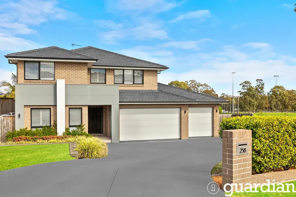 Kellyville 6房 943平地块奢居 时尚厨卫设计 三车位车库 步行至Woolworths 公校划片 Stunning family entertainer