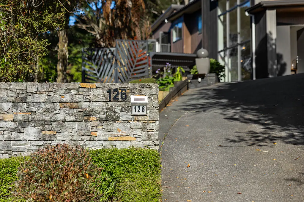 Dairy Flat 7房 原生灌木中的世外桃源，合法双居所，生活、空间与投资三重价值巅峰之作！ Home and income - seriously for sale!