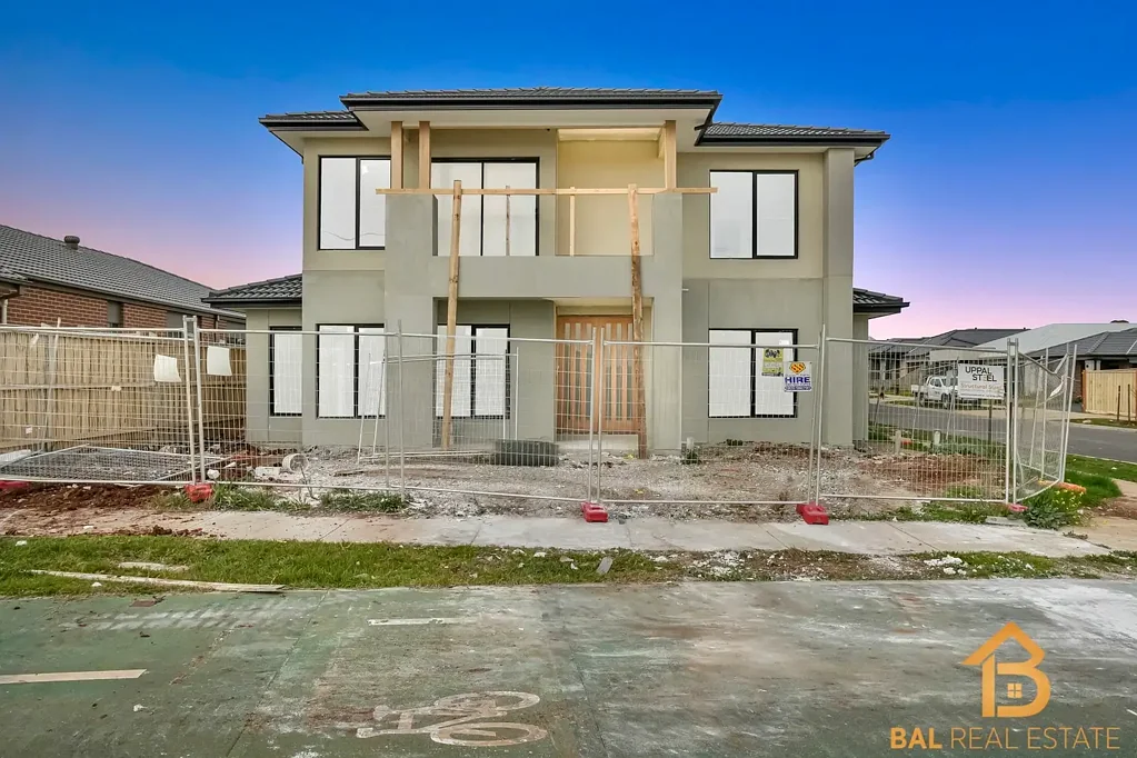 Fraser Rise 5房  "Experience the height of luxury living in this impressive double-story home"