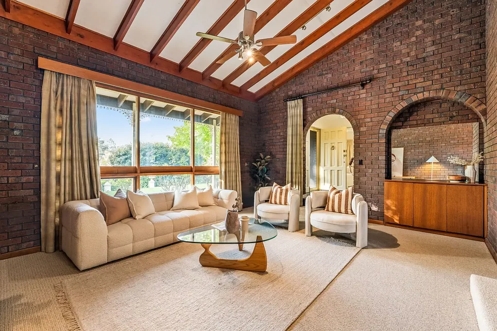 Stirling 4房  A Peaceful Ridge-Top Retreat with Timeless Character on 2000sqm.