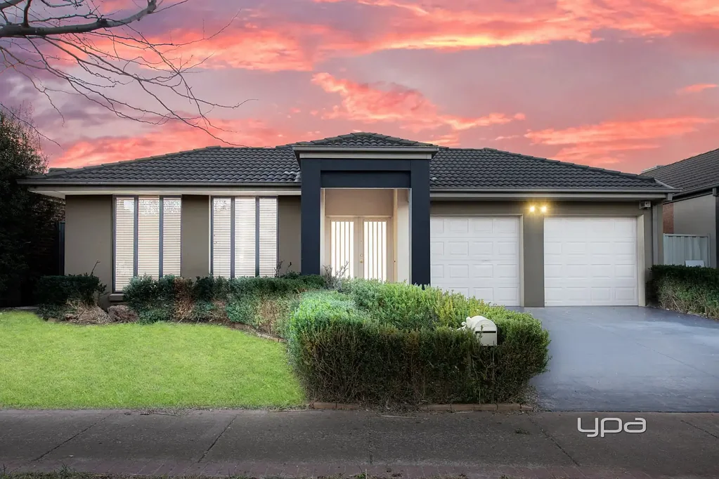39 Hunts Cross Way, Caroline Springs, VIC 3023