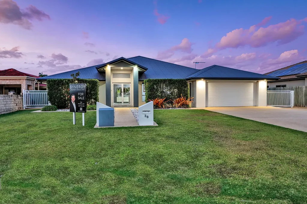Bundaberg North 5房  STUNNING DESIGNER HOME READY FOR YOU