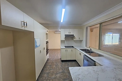 28 Lydon Crescent, West Nowra, NSW 2541, 3 રૂમ, 2 બાથરૂમ, House