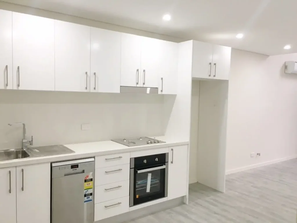 Modern 1br Apartment with Courtyard..