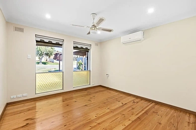 Kwarto - 8 Plews Avenue, Valley View, SA 5093