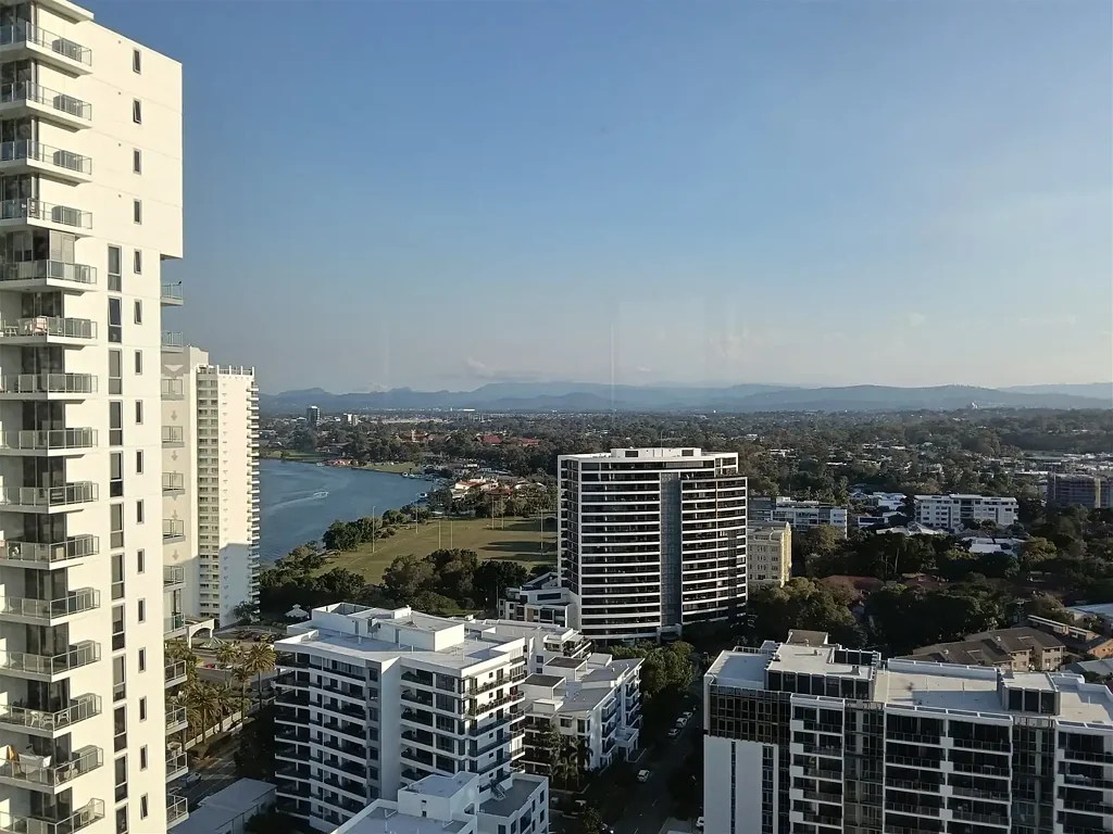 Southport 2房  Move In Immediately - Spacious 2-Bedroom with Ocean & Skyline Views