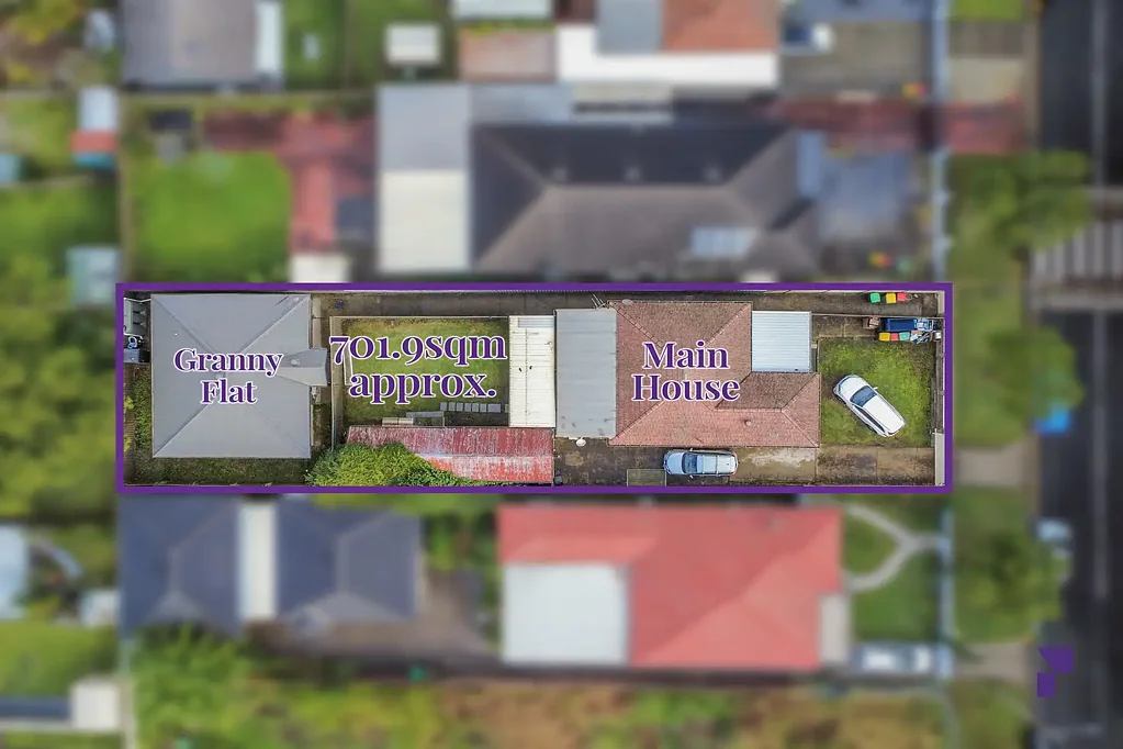 Yagoona 6房 宽敞双住宿布局 701.9㎡朝北地块 独立附属住宅 便利生活配套 现代厨房设计 豪华主卧空间 私密庭院花园 双车库四车位 Updated home and near new granny-flat set on 701.9sqm parcel