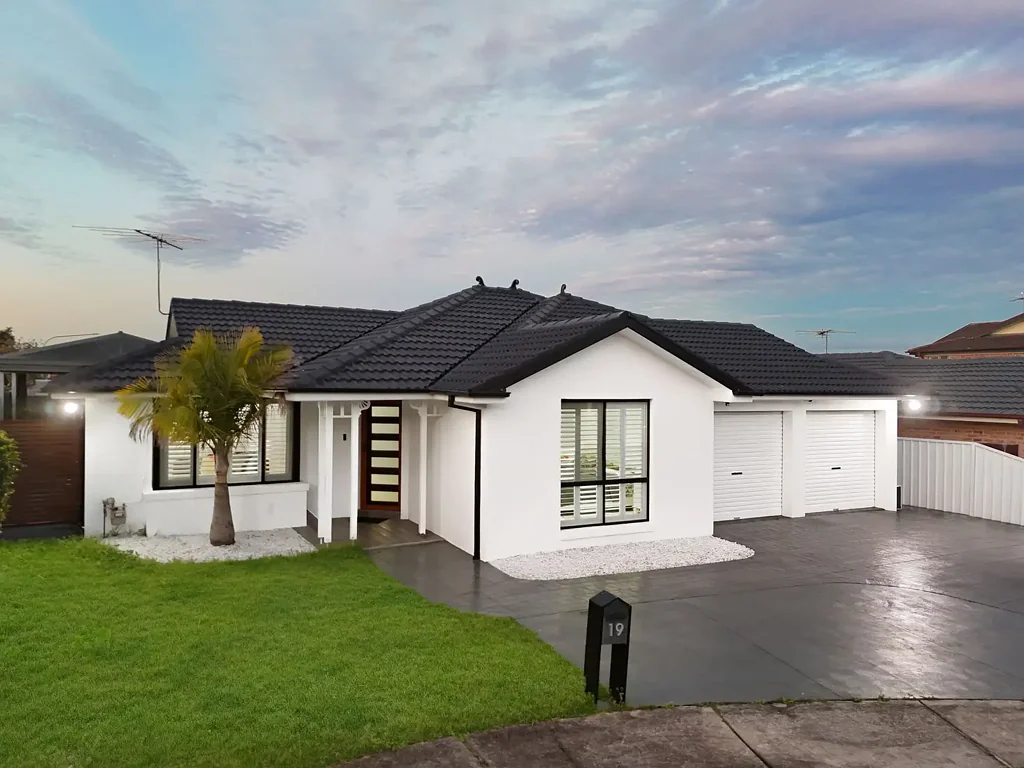 Hoxton Park 5 Bedroom The One You've Been Waiting For!