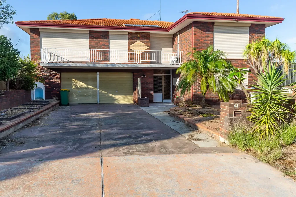 Swan View 4ਬੈੱਡਰੂਮ 1970's Gem with Endless Potential!