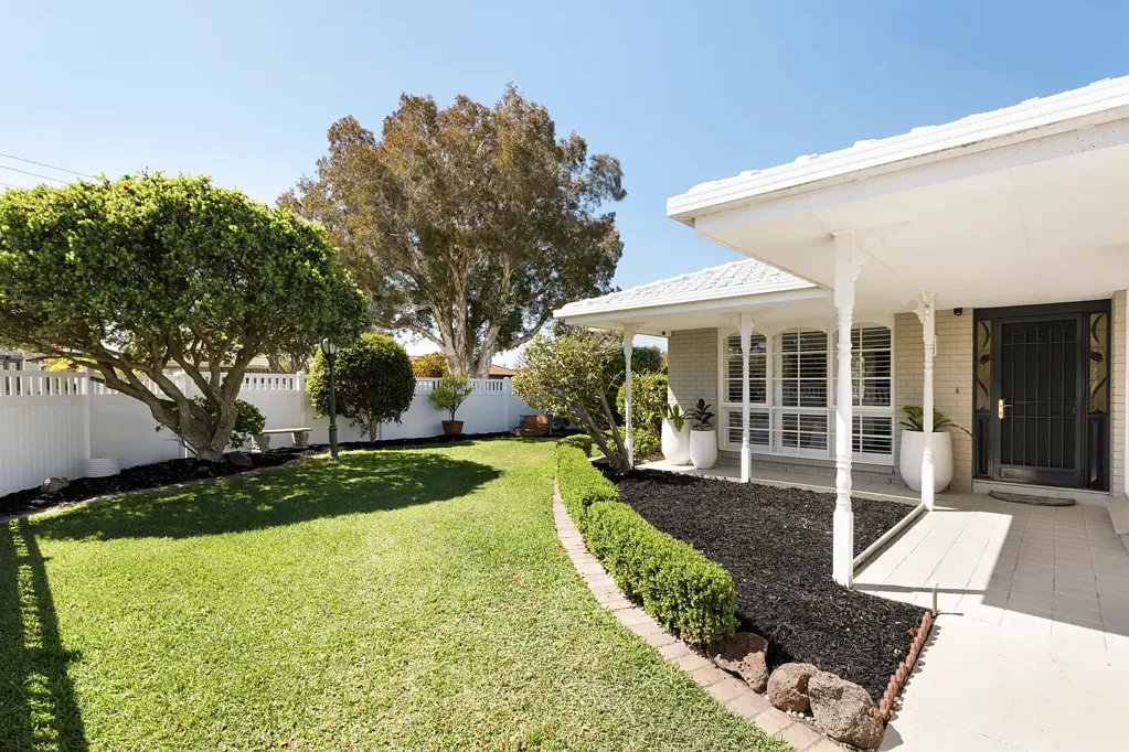 Cheltenham 4Kwarto Contemporary Family Luxury in Prime Parkside Pocket (via Kallista Court)