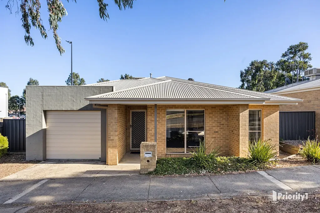 East Bendigo 2Zimmer MODERN, LIGHT-FILLED 2 BEDROOM UNIT IN PRIME EAST BENDIGO LOCATION