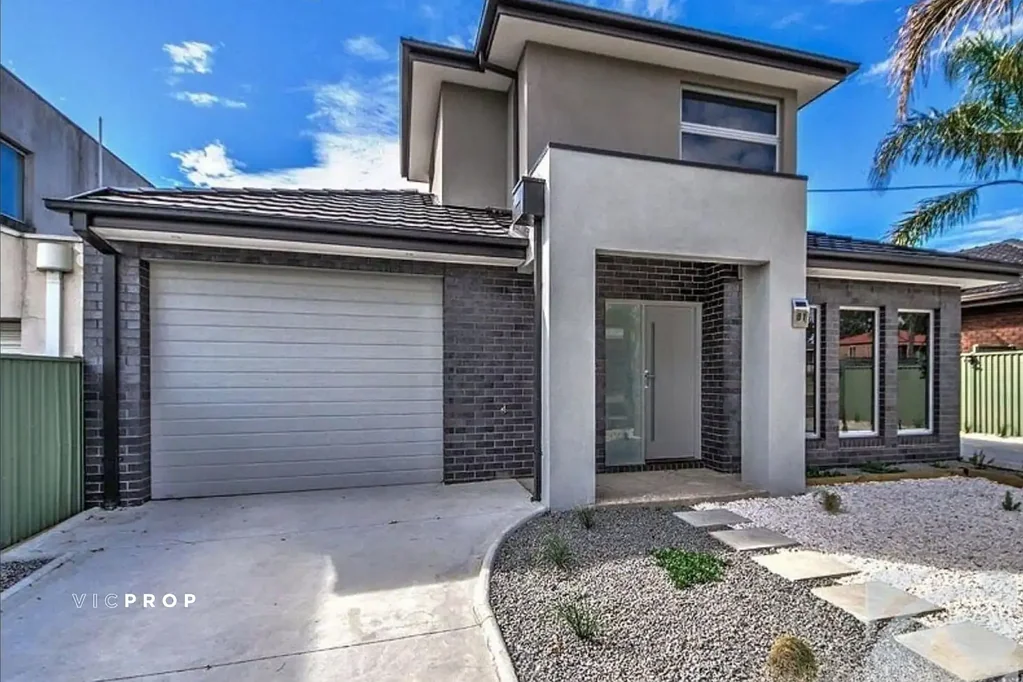 Low-Maintenance Living in a Prime St Albans Location