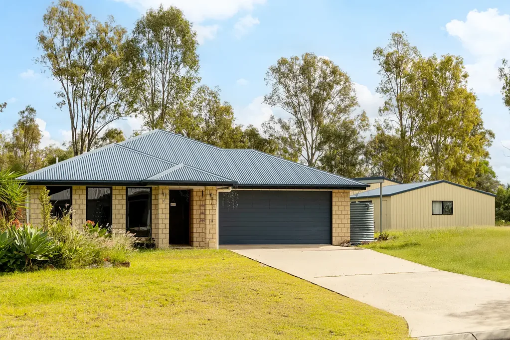 Kensington Grove 4Zimmer FAMILY HOME ON 4020SQM LEVEL BLOCK WITH TWO SHEDS