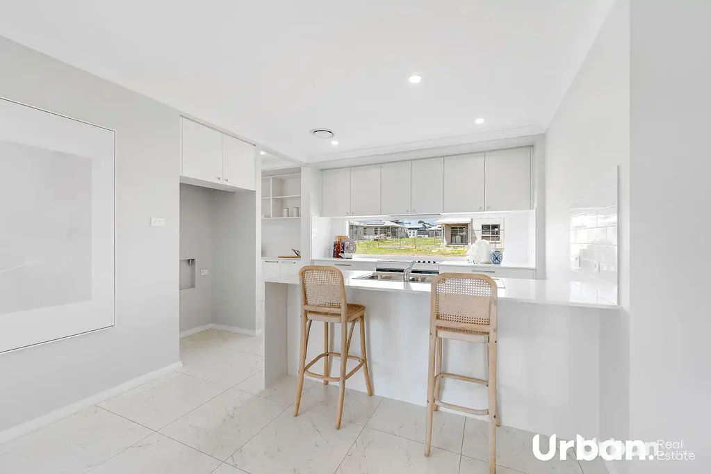 Gilead 5 Slaapkamer Move-In Ready | Brand-New 5-Bedroom Architecturally Designed Home on 516m² | Complete by McDonald Jones
