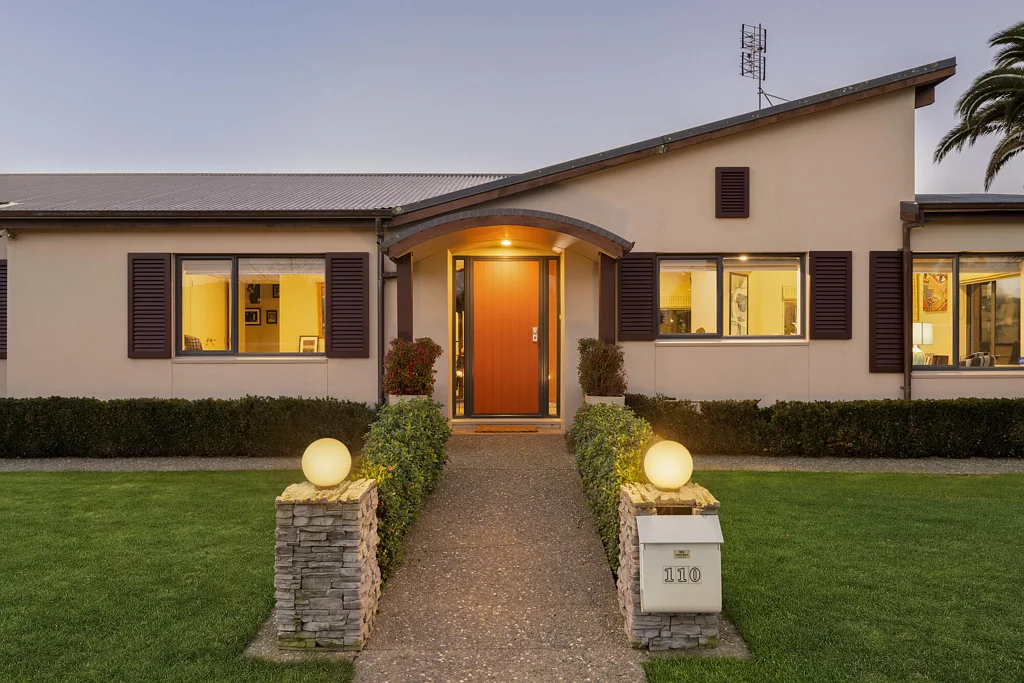 Pukekohe 3 Slaapkamer EX-SHOW HOME - SUPERIOR BUILDING CONSTRUCTION