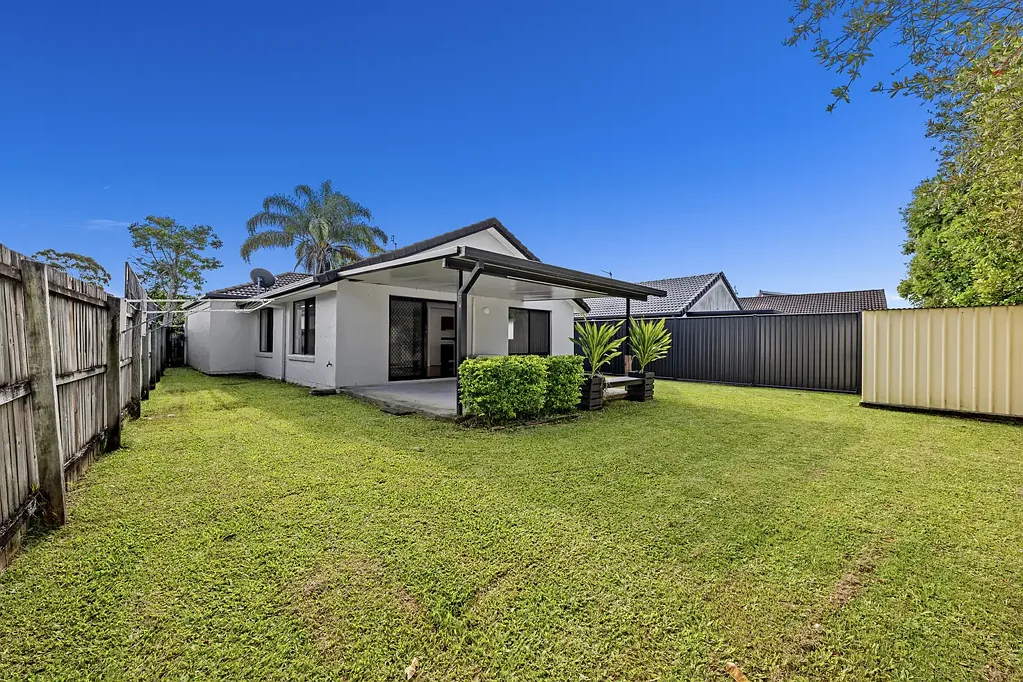 Helensvale 3Phòng ngủ THREE BEDROOM HOME WITH LARGE GARDEN AND CONVENIENCE AT YOUR DOORSTEP