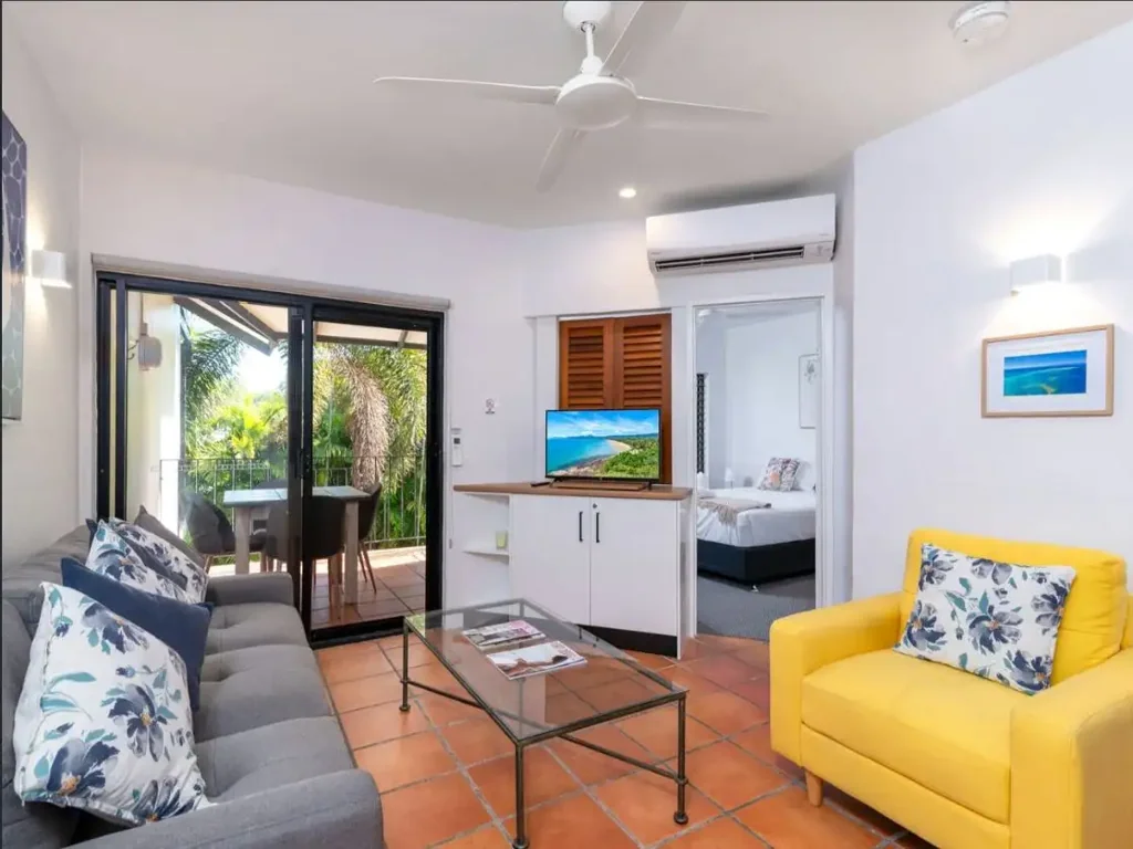 Port Douglas 2房  IMMACULATELY RENOVATED, 1 MIN TO BEACH, 5 MIN TO TOWN, 2 BED 1 BATH
