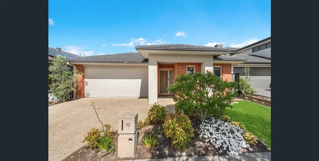 IMMACULATE 4 BEDROOM HOUSE IN CRANBOURNE NORTH!