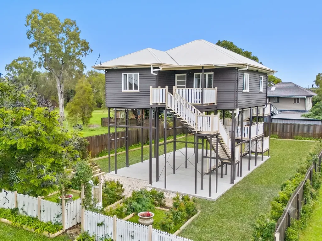 Rocklea 3房  Your Front Row Seat To Parkside Living!