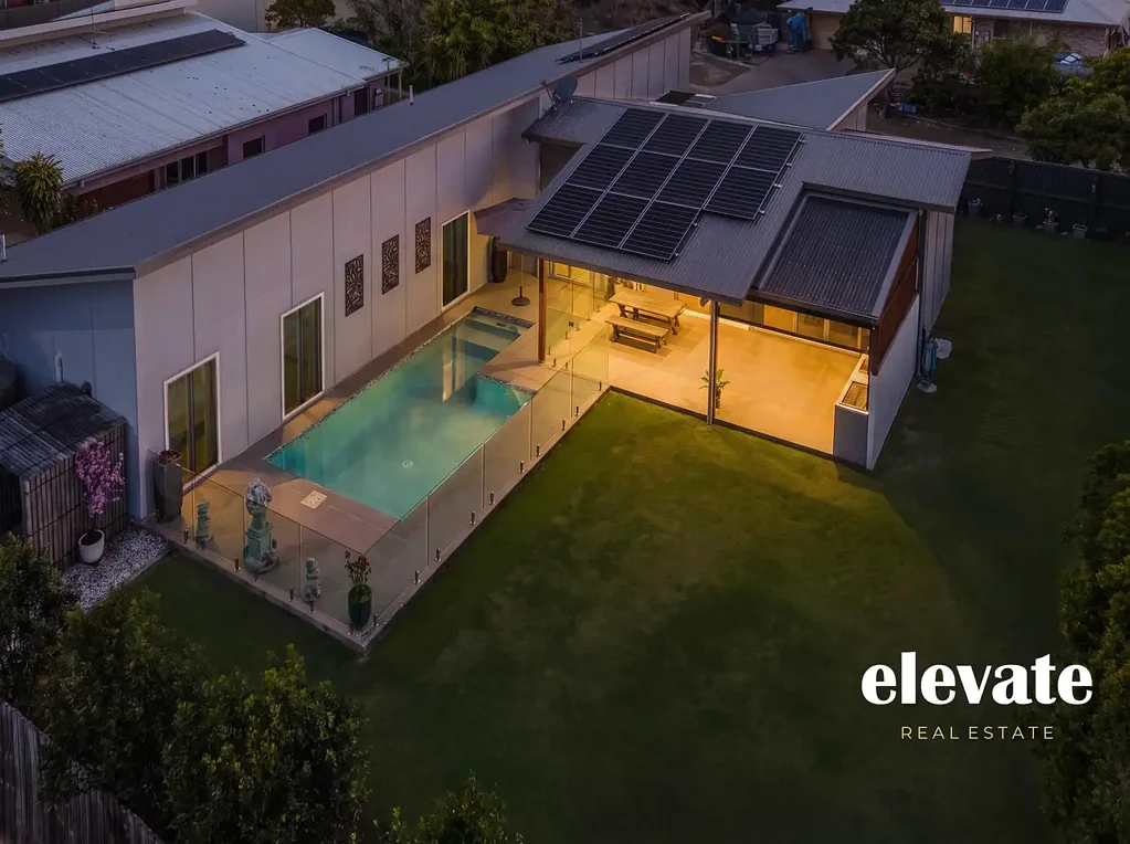 South Gladstone 4Habitaciones 4 Beds with a Pool & Solar on 771m²
