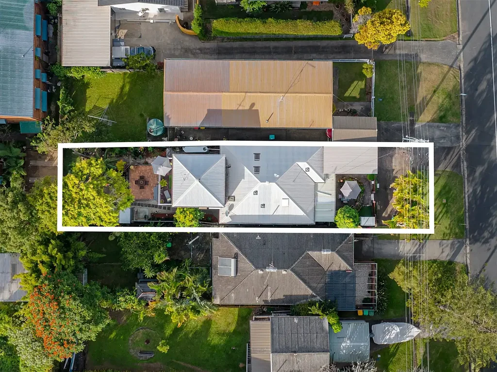 Coolangatta 5कमरा Your Private Coolangatta Oasis Steps to the Beach and Vibrant CBD!