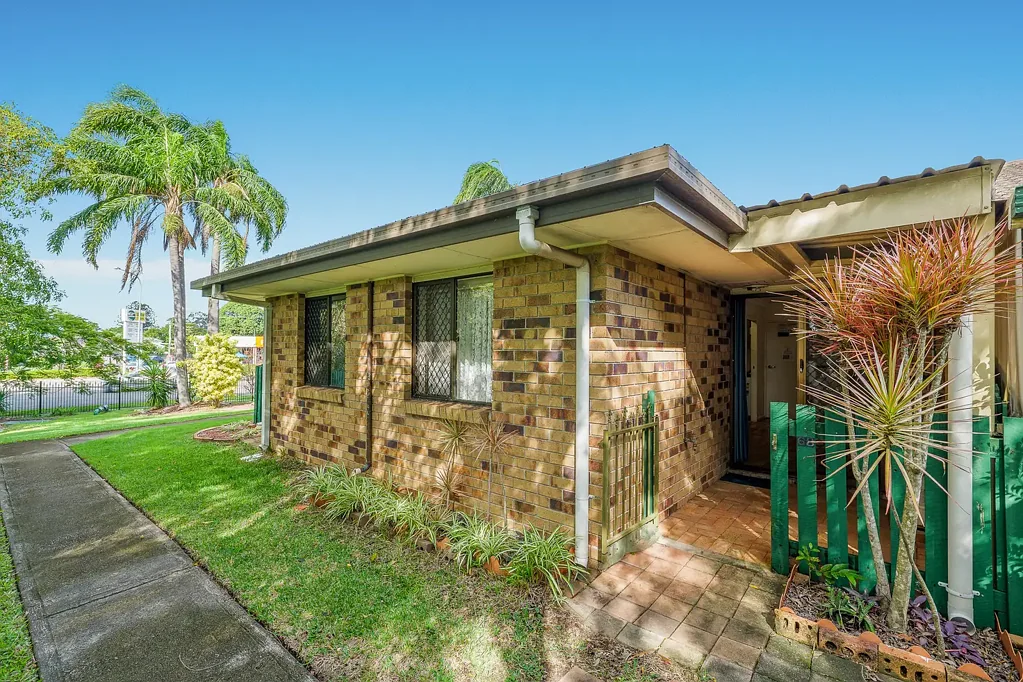 Wynnum West 1 Bedroom Wonderful Bayside Living - One Bedroom Unit - Palm Springs Retirement Village
