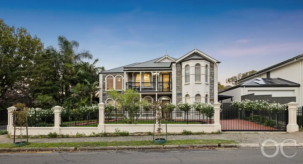 Mitcham 5房  Open the Door to a Grand Beauty that Catches the City, then Leaves it Behind