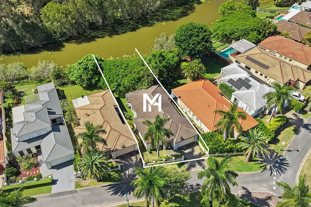 Robina 4Kwarto Waterfront & Endless Potential !!!
