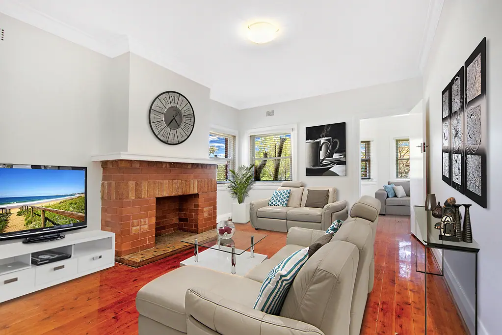 Spacious Ground Floor Duplex in Convenient Location