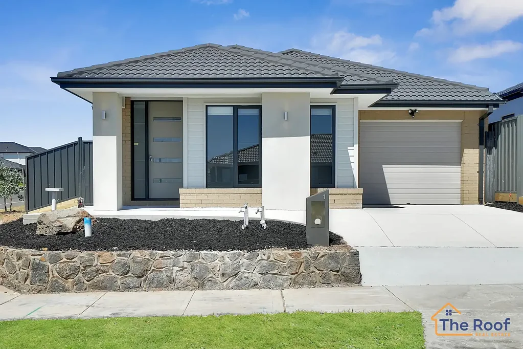 !! Prestigious Family Home for Rent in cornerstone estate of Werribee !!