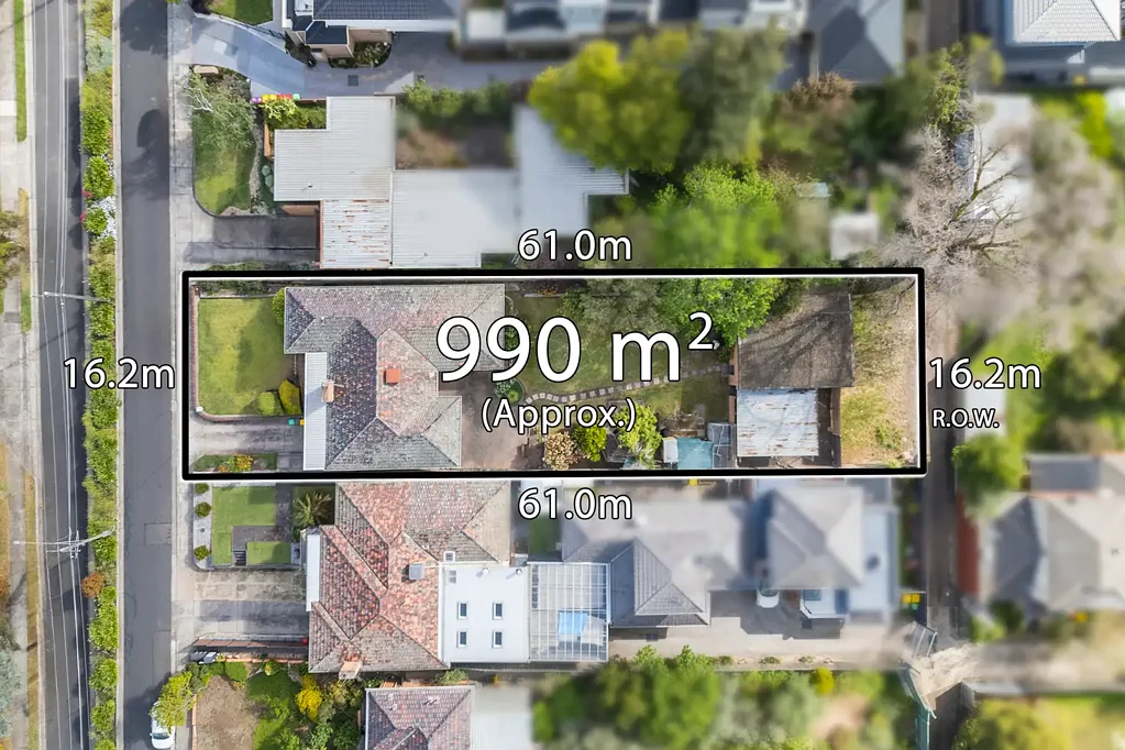 Pascoe Vale 4Phòng ngủ Outstanding Potential on 990sqm (approx) with Wide Frontage, Rear Access and Elevated Views