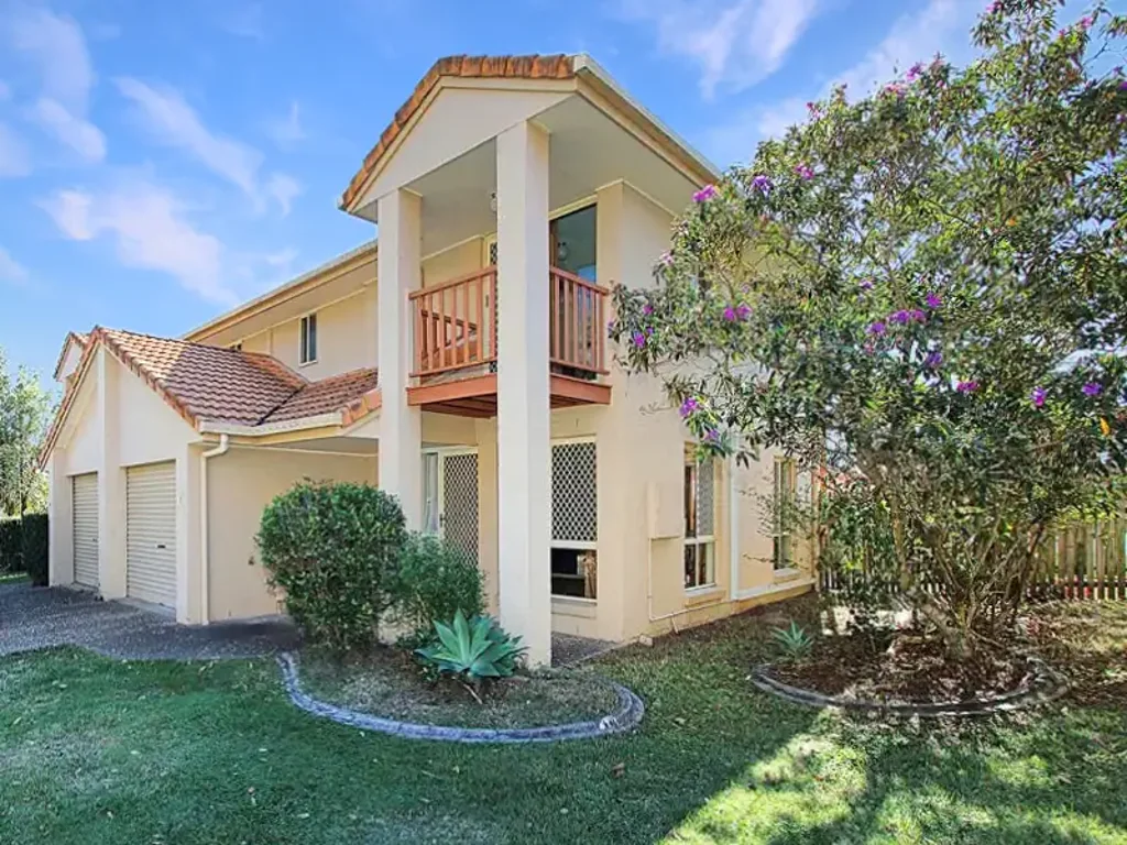 Runcorn 3બેડરૂમ BRIGHT, RENOVATED TOWNHOUSE WITH 3 BALCONIES!