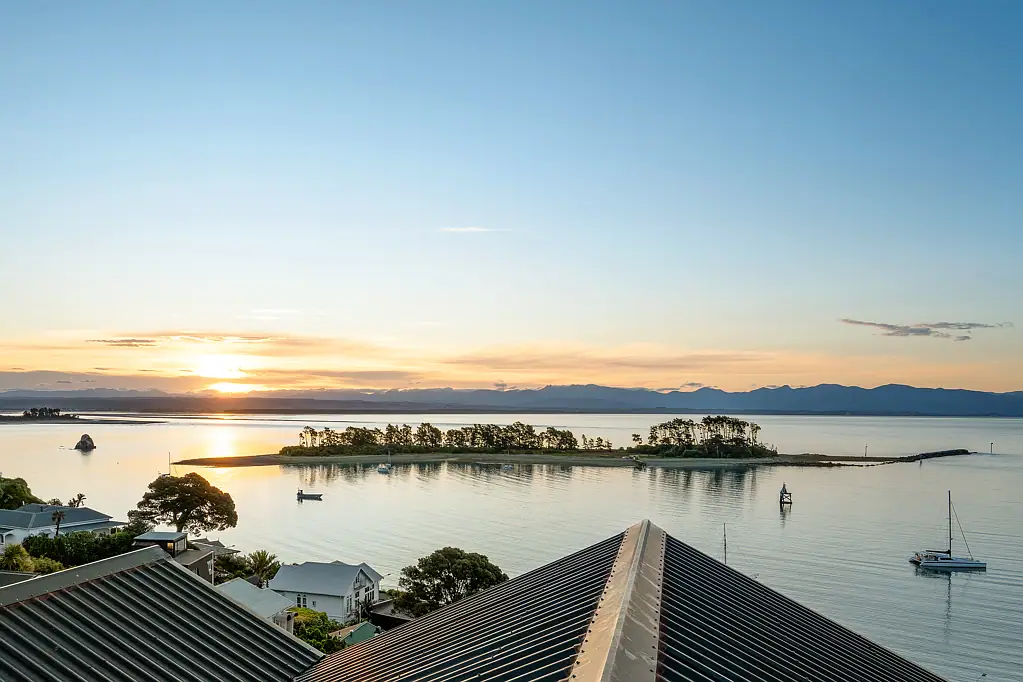 Stepneyville 4房  Privacy with Unrivalled Perfect Tasman Bay Views!