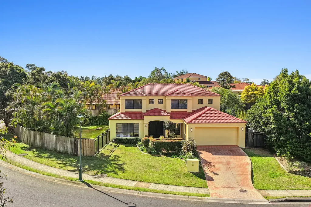 Mudgeeraba 5ห้องนอน Parkside Perfection on a Generous Corner Block - Room for the Whole Family (and the Caravan!)