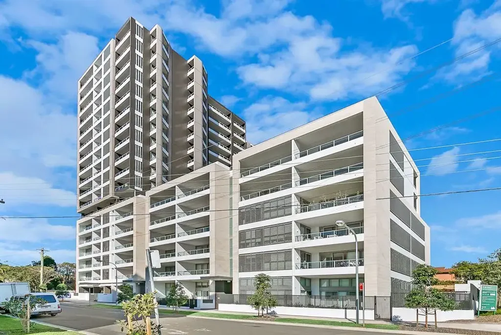 Morden Two Bedroom Apartment with Timber Floor