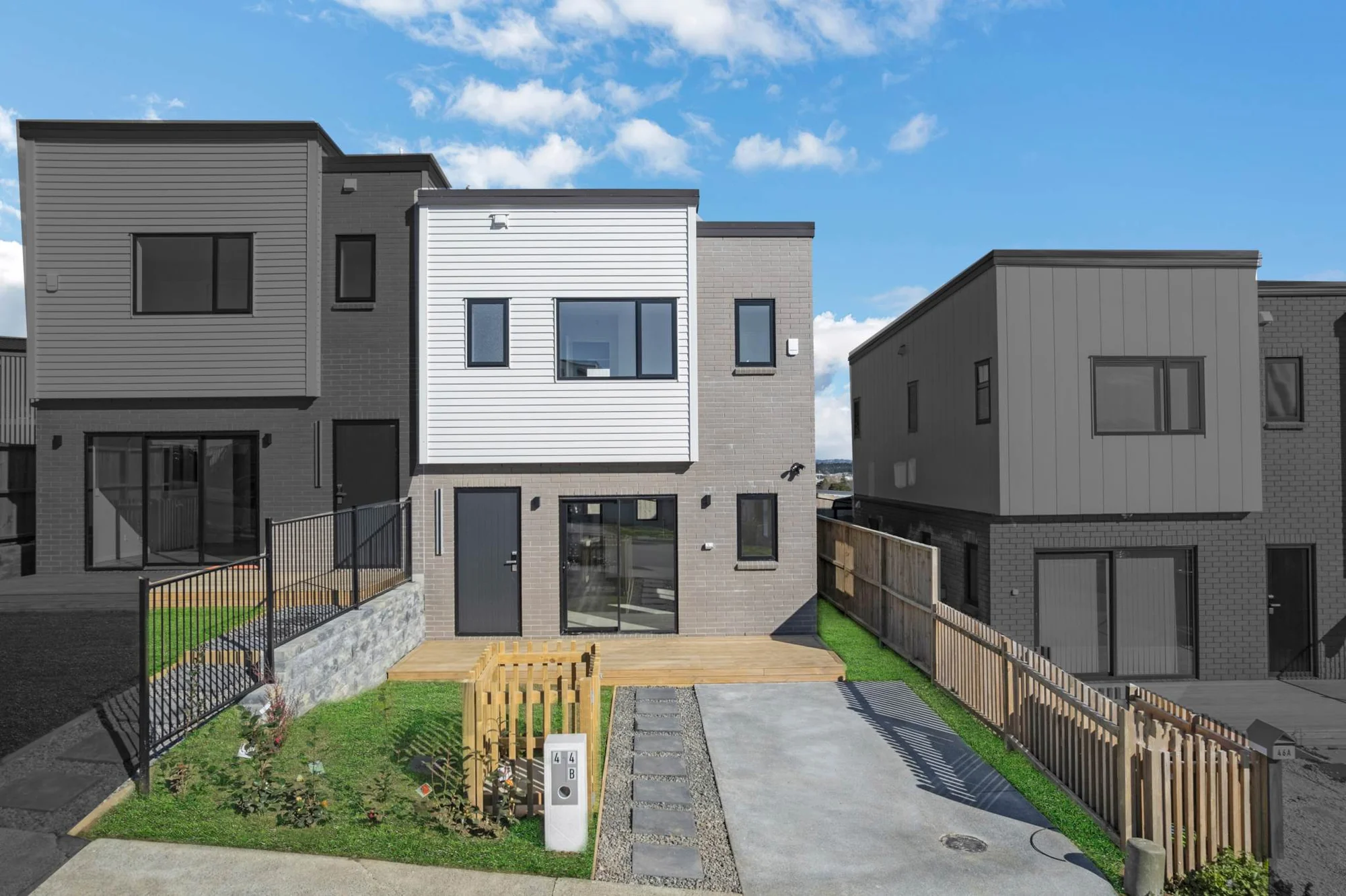 Papakura 3chambre Elevated Living, Elevated Views-  Quality Livi...