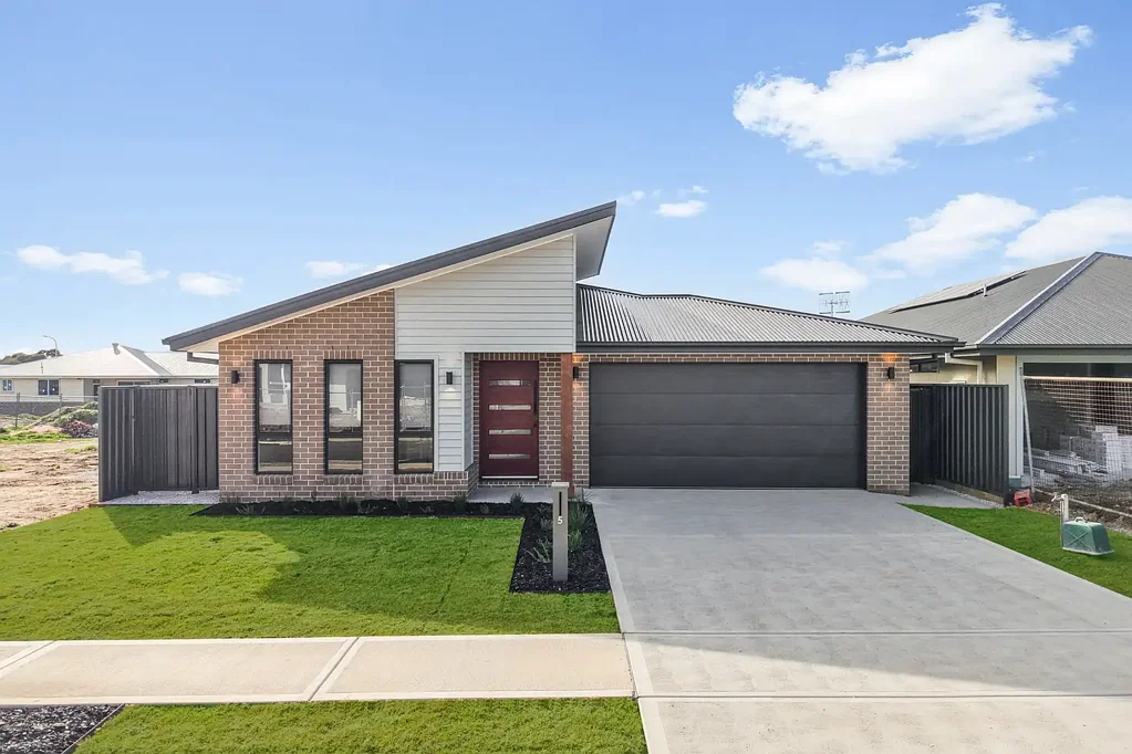 Beautiful and Stylish Brand New 4 Bedroom Family Home