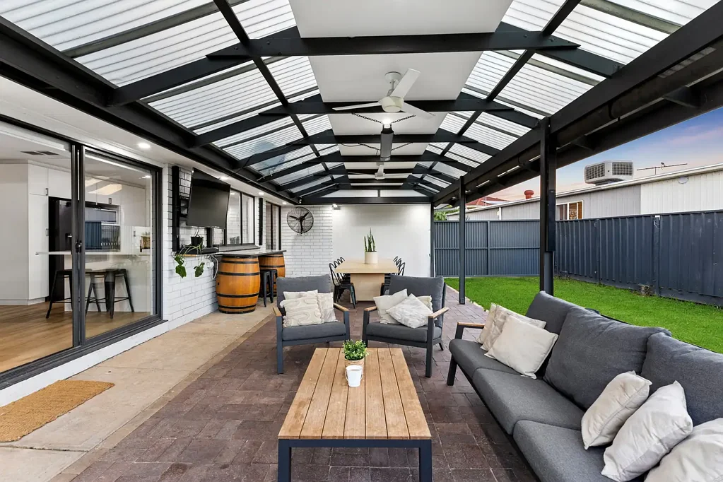 Morphett Vale 4침실 A Home with nothing to do, that just feels right!